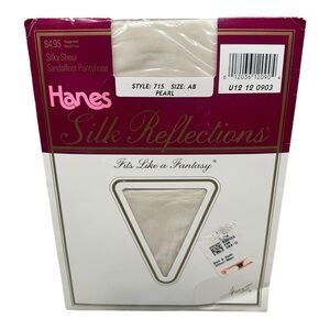 1989 HANES Silk Reflections Silky Sheer SANDALFOOT Pantyhose #715 PEARL Size AB